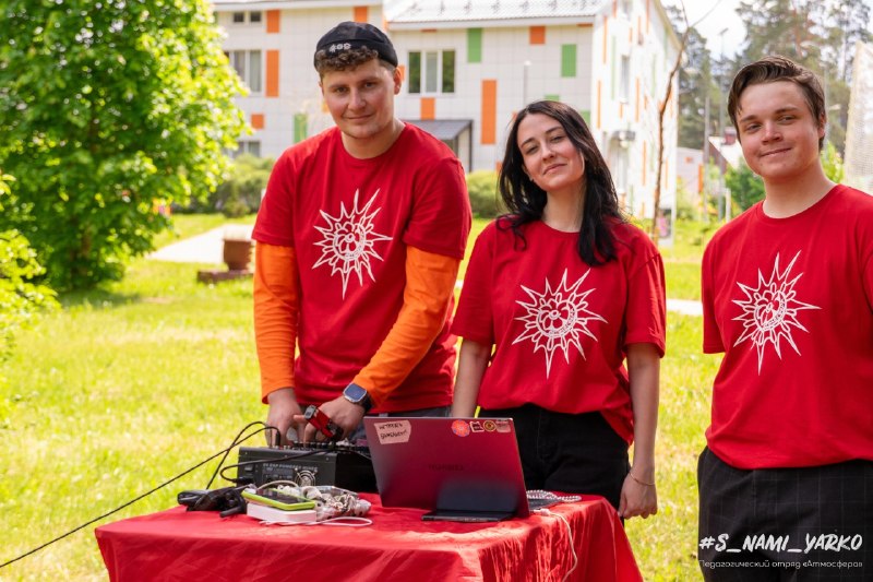 Вожатые на мероприятии в лагере